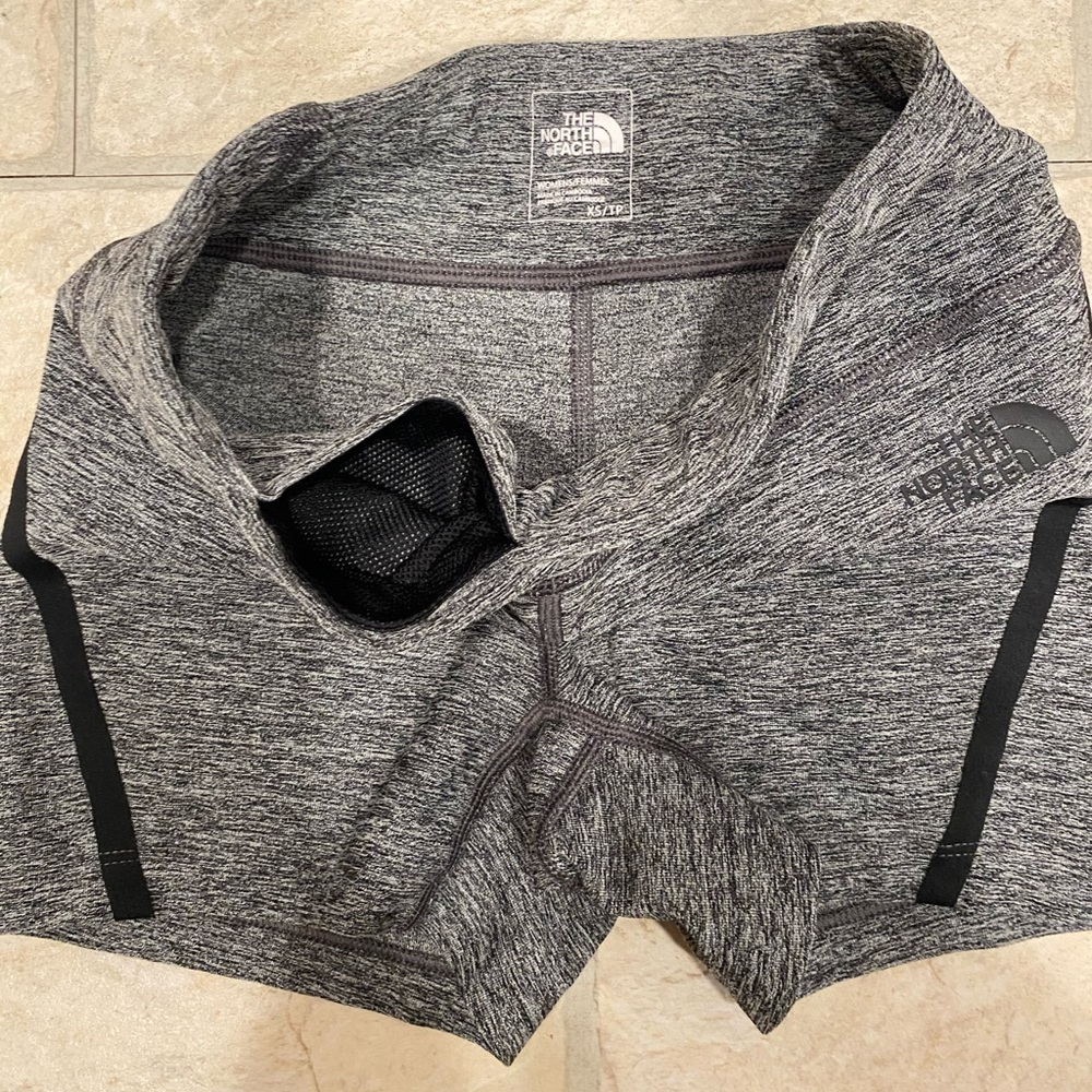 NWOT North Face spandex shorts - Picture 3 of 7